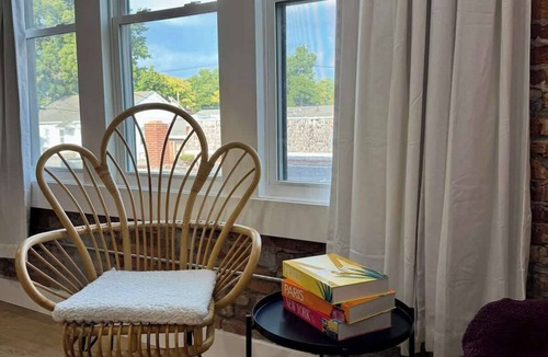 Cape Girardeau Apartment | Fresh & Cozy Retreat w/King Bed · By KeenStays