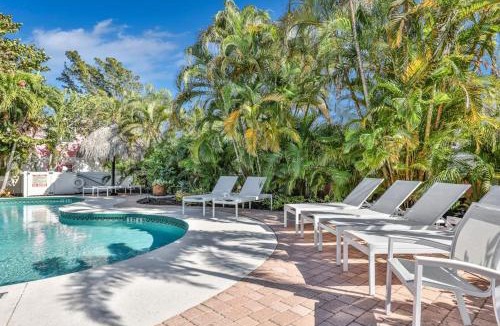 Anna Maria Apartment | Freshly Remodeled Island Suite w Pool & Pet Friendly