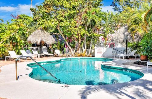 Anna Maria House | Freshly Remodeled Island Suite w Pool & Pet Friendly