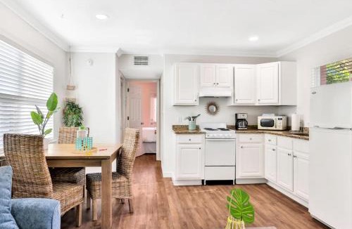 Anna Maria House | Freshly Remodeled Island Suite w Pool & Pet Friendly