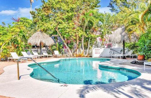 Anna Maria Apartment | Freshly Remodeled Island Suite w Pool & Pet Friendly