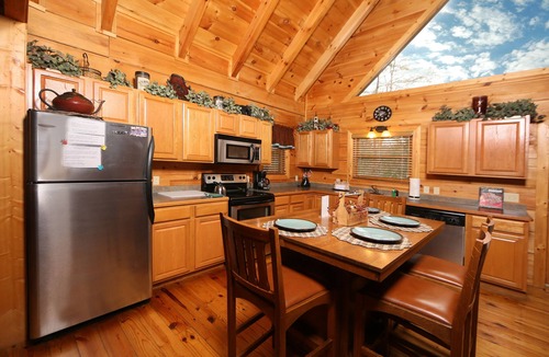 Sevierville Cabin | From the moment you step into this deluxe cabin you will want to return again.