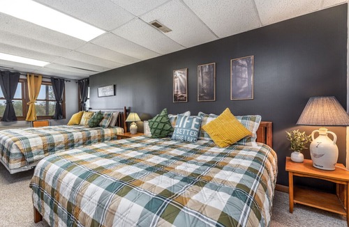 Apple River Cabin | Full Retreat 2 Motel Style Rooms l 4 beds | Noon CheckIn