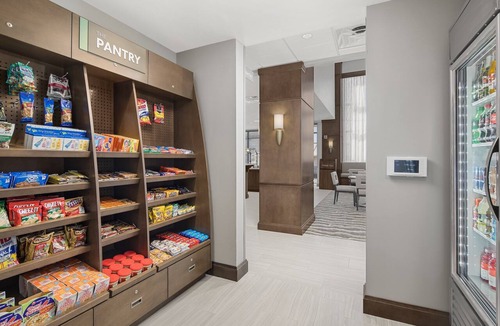 Florence Apartment | Full Suite | Fitness Center + Outdoor Pool
