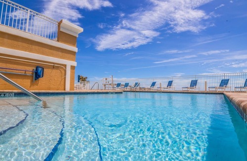 O'byrne Condo | Fully furnished and beautifully appointed 2,500 sq ft immaculate Beach Condo