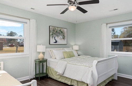 Kings Grant House | Fully renovated, family friendly 4 bedroom home with huge deck!