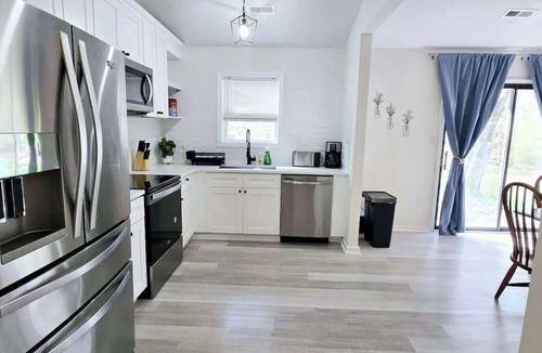 Toddville Road House | Fully Renovated Home 5 MIN to CLT Airport 14 MIN Downtown Sleeps 8