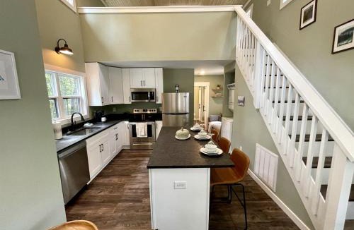 Monteagle House | Fully Stocked Cabin Nestled Among the Trees in Tennessee