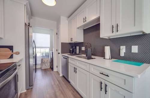 Paw Creek House | Fully Updated 3-BR Ranch Escape—Near USNWC/Airport