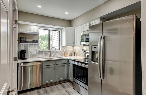 Seabrook Island Condo | Fully updated condo with serene view, enclosed balcony, WiFi, W/D, pool, & gym