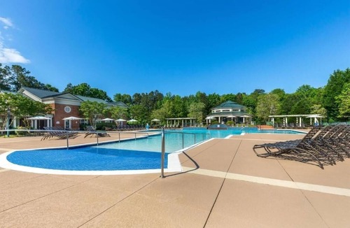 Berkeley Hotel | Fun-Filled Getaway with Pools, Mini Golf, Tennis, Volleyball & More