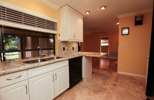 Tropic Palms House | Fun Fishing & Kayaking-Private Home On Canal-Relaxing W/Pool & Spa-WiFi-Near All