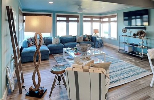 Painters Hill House | Fun Oceanfront Bungalow- Amazing Views, Close to Boardwalk