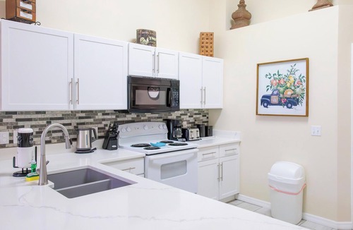 Lake Berkley Villa | Fun Packed 5 Bedroom Villa with Private Pool/Spa, Games Room & Grill