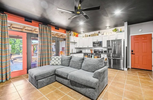 Jacksboro House | FUN TIMES LUXURY RESORT-3BD/2BA-LAKEFRONT-POOL-ARCADE-PLAYAREA-DOG AREA-MARINA