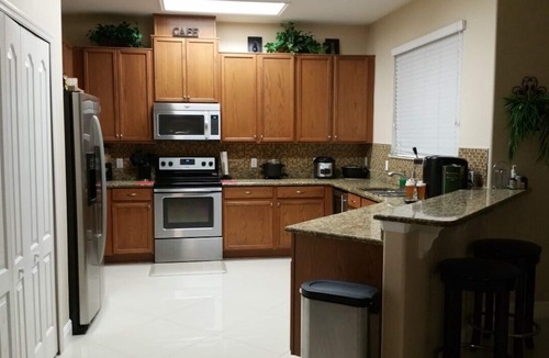 Orlando Bed & Breakfast | Furnished Bedroom and Private Bathroom
