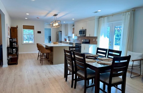 Bogart House | Furnished Cozy 3-bedroom bungalow in charming Watkinsville with AC and gym