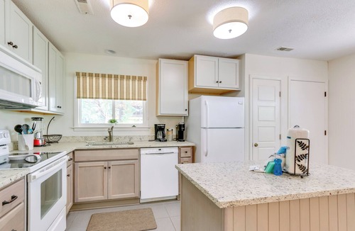 Lawton Woods Cottage | Furnished Patio: Hilton Head Island Resort Cottage