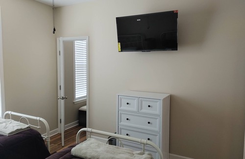 Dover Cabin | Ga SOUTHERN UNIVERSITY STATESBORO, BROOKLET, 3-BR LODGE PETS OK, FARM POND