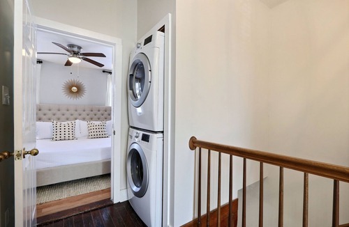 Beach Institute Apartment | Gallery Stays - Amiri Pop