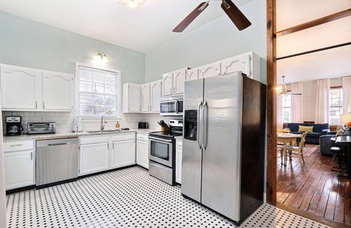 Beach Institute Apartment | Gallery Stays - Pop Collection