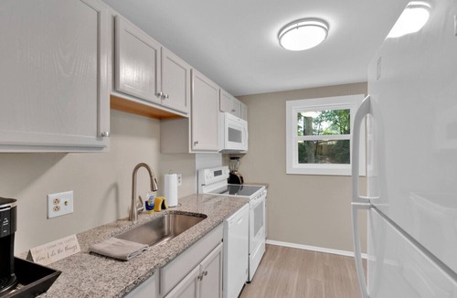 Charlotte House | Game Room in Uptown | 3BR Sleeps 7 | Pet-Friendly