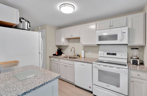 Charlotte House | Game Room in Uptown | 3BR Sleeps 7 | Pet-Friendly