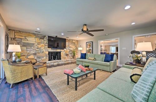 Bearss Plaza House | Game Room & Pool: Huge Lutz Family Retreat