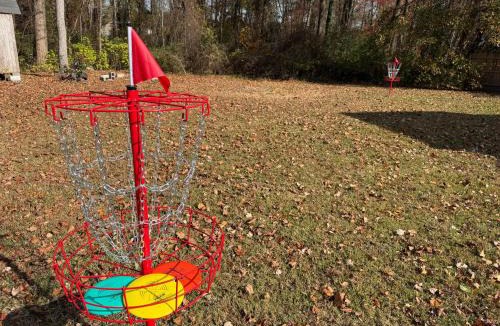 Clayton House | Gamers & Disc Golfers Dream Stay! Spacious 4BR in Peaceful Setting