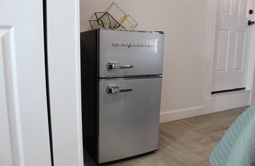 North East Park Apartment | Garage studio apartment with putting green and plenty of onsite parking.