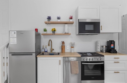 Smithfield House | Garage Studio King + Queen Studio | Private Patio