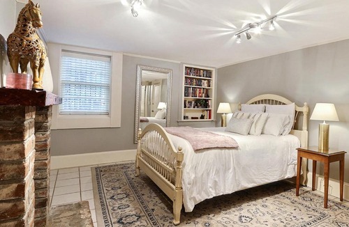 Historic Downtown Savannah Apartment | Garden on Jones