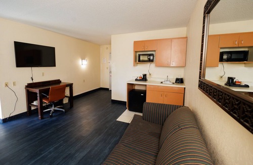 Orlando Hotel | Garnet Inn & Suites, Orlando
