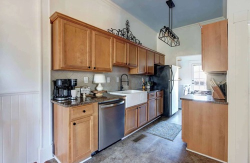 Beach Institute Apartment | Gaston Street Grace | 4BR Near Forsyth Park