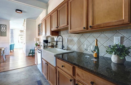 Beach Institute Apartment | Gaston Street Grace | 4BR Near Forsyth Park