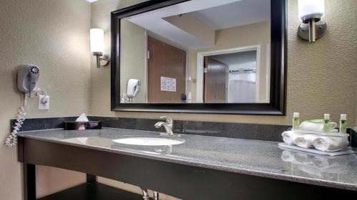 Jackson Apartment | Gated 2 Double Beds Hotel Room 248