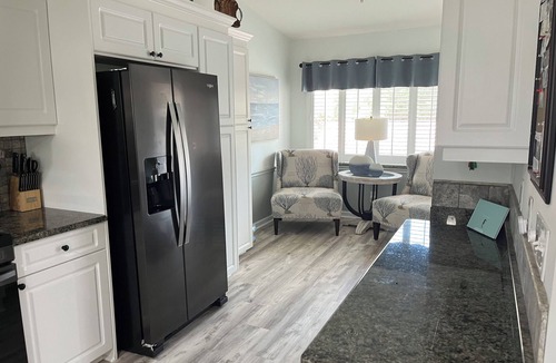 Naples Condo | Gated Community/Lazy River/Pool/Tennis/Granite/Tile/Lanai with Kitchen