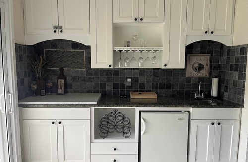 Naples Condo | Gated Community/Lazy River/Pool/Tennis/Granite/Tile/Lanai with Kitchen
