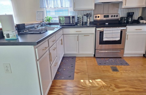 Hinesville House | Gather Away mobile home in charming Hinesville with WiFi, AC