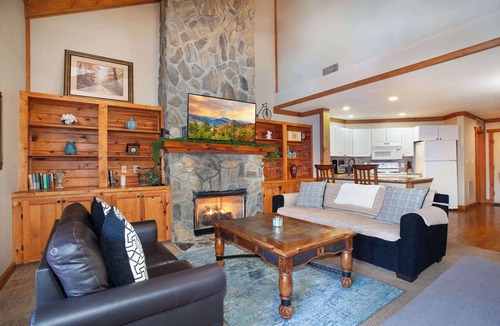 White Oak Lodge House | Gatlinburg Escape for 6 w Sauna & Community Pool!
