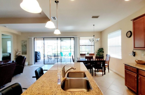 Laurel House | GEORGEOUS HOME ONLY 3MILES AWAY FROM NOKOMIS BEACH