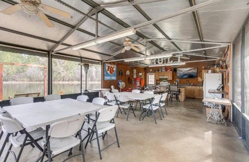 Wray House | Georgia Lakefront Cabin w/Fire Pit + Grills!