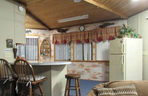 Claxton Cabin | Georgia's Family-Friendly Octagon Cabin Getaway in Claxton