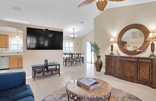 Sebastian Highlands House | ☆☀︎❀Getaway Paradise! Heated Pool, TV Patio, Fenced, Wifi, Near Beaches!