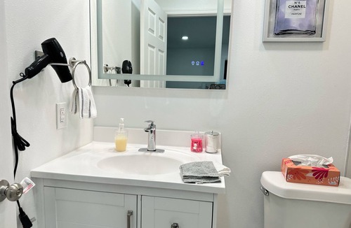 Lutz Apartment | Getaway/Private SUITE B Tranquility 🏡 close to ✈️ beach, mall, park, zoo