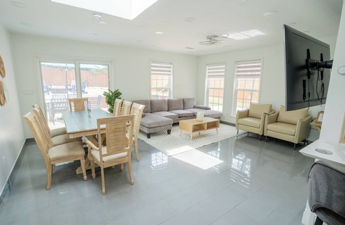 Charlotte House | Glam Luxe Modern Stay Near Uptown Charlotte