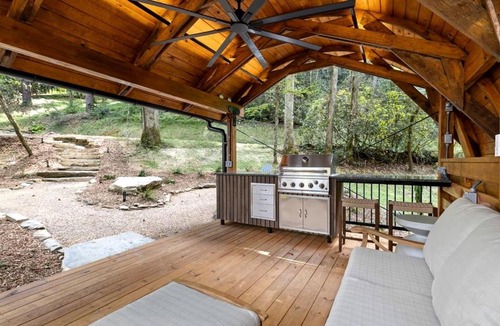 Pisgah Forest House | Glamping Getaway in Pisgah Forest in this Lovely Airstream Rental in North Carolina