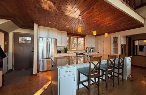Glenville Cabin | Glenville Lakehouse with Amazing View! 3 bedrooms, elegant & family-friendly!