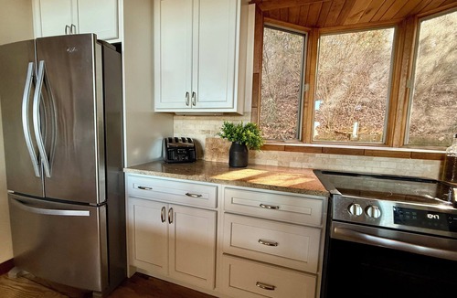 Glenville Cabin | Glenville Lakehouse with Amazing View! 3 bedrooms, elegant & family-friendly!