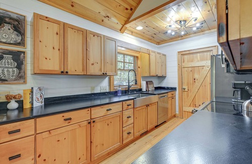 Cashiers Cabin | Golf Club, Pool & Hiking! Wooded Cashiers Escape